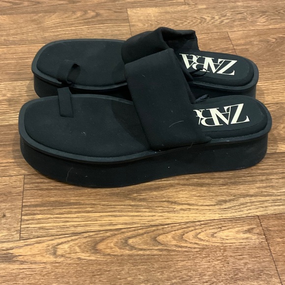 Zara Black Thong Sandals - Picture 2 of 2